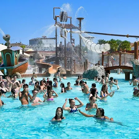 Villaggio Dei Fiori 4 Stars Luxury - Great Family - Pet Friendly - With Hypermarket - Delivery Restaurant-pizzeria - Breakfast With Supplement - Ultra Fast Wi-fi - Play Area For Children - Olympic Swimming Pool - Parking 4* Caorle