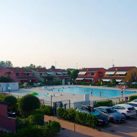 Villaggio Dei Fiori 4 Stars Luxury - Great Family - Pet Friendly - With Hypermarket - Delivery Restaurant-pizzeria - Breakfast With Supplement - Ultra Fast Wi-fi - Play Area For Children - Olympic Swimming Pool - Parking 4*