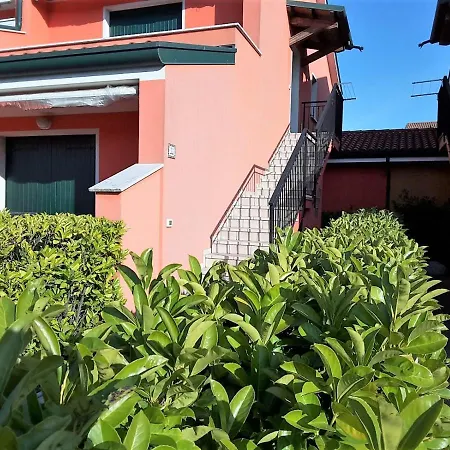 公寓式酒店 Villaggio Dei Fiori Extra Luxury 4 Stars - Great Family - Petz Friendly - With Hypermarket - Delivery Restaurant-pizzeria - Breakfast With Supplement - Ultra Fast Wi-fi - Parking Adjacent To The - With Mechanical Wor 4*