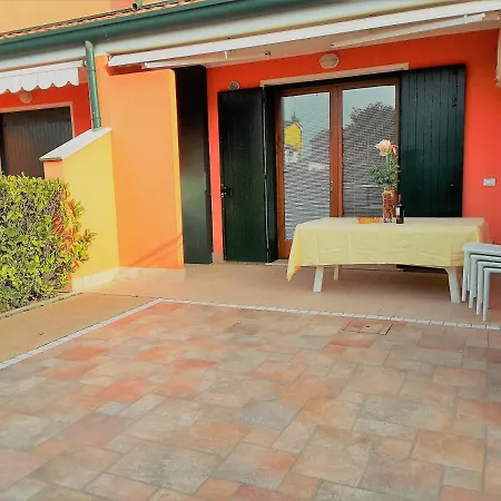 Villaggio Dei Fiori Extra Luxury 4 Stars - Great Family - Petz Friendly - With Hypermarket - Delivery Restaurant-pizzeria - Breakfast With Supplement - Ultra Fast Wi-fi - Parking Adjacent To The - With Mechanical Wor Apart-hotel