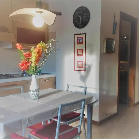 Villaggio Dei Fiori Extra Luxury 4 Stars - Great Family - Petz Friendly - With Hypermarket - Delivery Restaurant-pizzeria - Breakfast With Supplement - Ultra Fast Wi-fi - Parking Adjacent To The - With Mechanical Wor 公寓式酒店