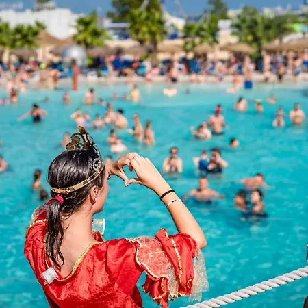 Villaggio Dei Fiori Extra Luxury 4 Stars - Great Family - Petz Friendly - With Hypermarket - Delivery Restaurant-pizzeria - Breakfast With Supplement - Ultra Fast Wi-fi - Parking Adjacent To The - With Mechanical Wor Apart-hotel 4*