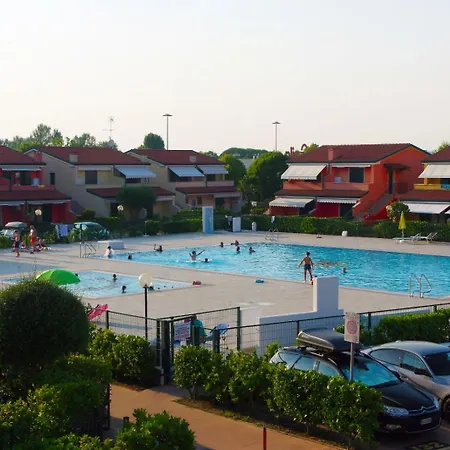 Villaggio Dei Fiori Extra Luxury 4 Stars - Great Family - Petz Friendly - With Hypermarket - Delivery Restaurant-pizzeria - Breakfast With Supplement - Ultra Fast Wi-fi - Parking Adjacent To The - With Mechanical Wor 4*