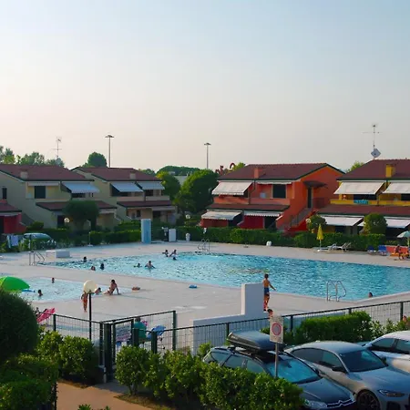 Villaggio Dei Fiori Extra Luxury 4 Stars - Great Family - Petz Friendly - With Hypermarket - Delivery Restaurant-pizzeria - Breakfast With Supplement - Ultra Fast Wi-fi - Parking Adjacent To The - With Mechanical Wor Apart-hotel 4*